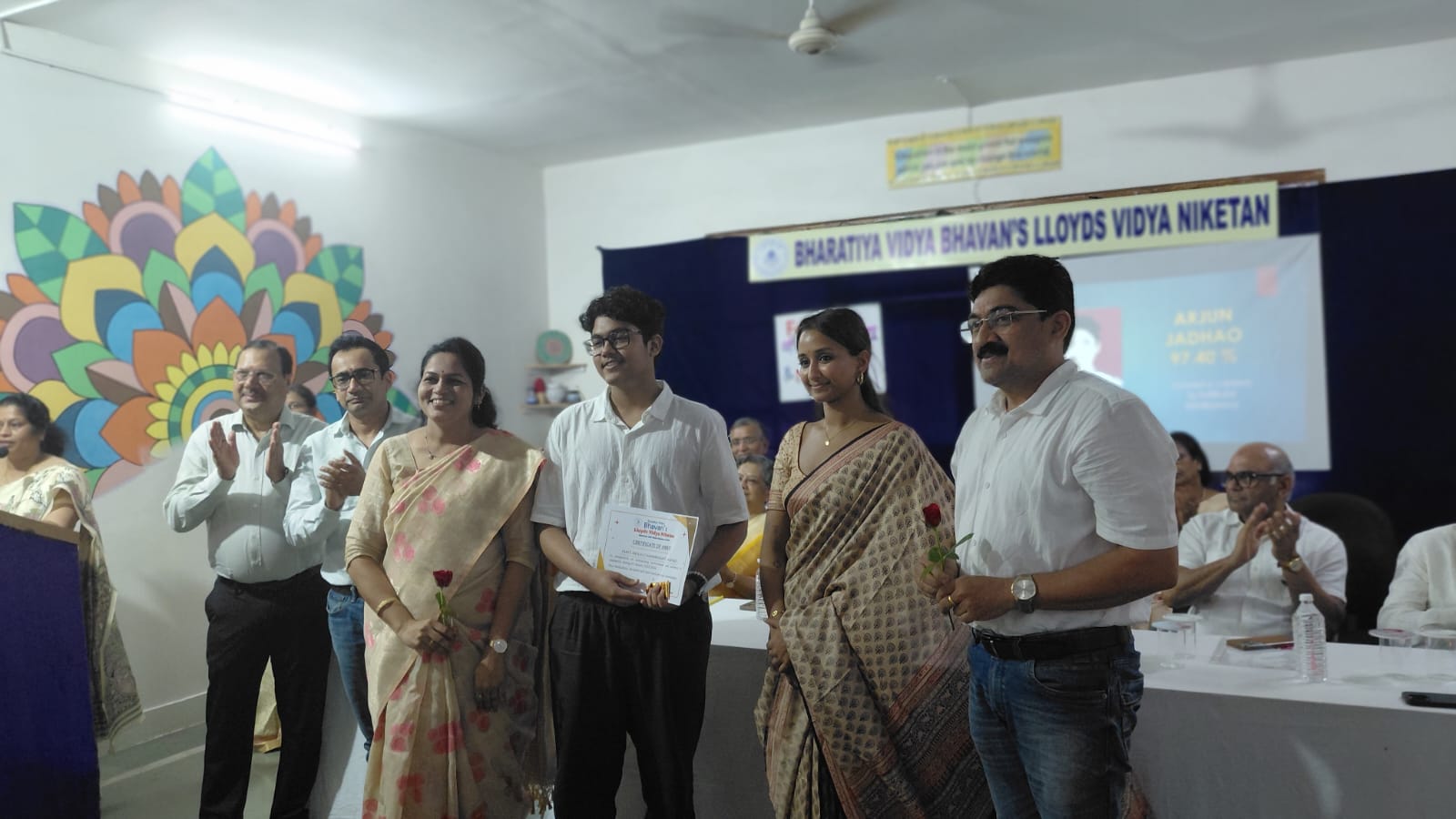 Meritorious Students Felicitated at Bhavan’s Lloyds VidyaNiketan, Wardha